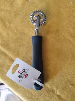 Set 3 Ganci a ventosa più rotella tagliapasta