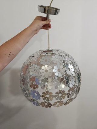 Lámpara colgante esfera flores plata