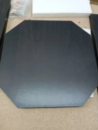 Mesa auxiliar de madera negra