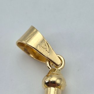 Cruz de oro de 18k. Peso: 1.14 gr.