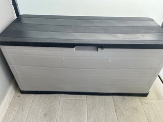Baúl exterior gris plástico TERRY PRINCE 120, 308L