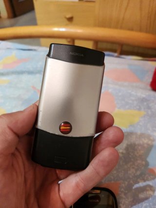 Teléfonos móviles antiguos en buen estado.