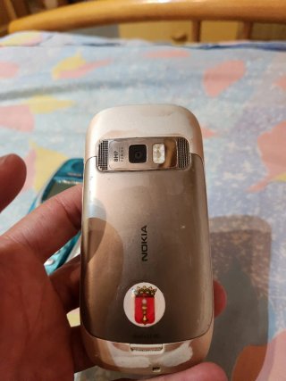 Teléfonos móviles antiguos en buen estado.