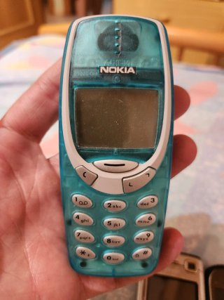 Teléfonos móviles antiguos en buen estado.