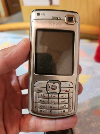 Teléfonos móviles antiguos en buen estado.