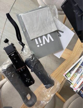 Nintendo Wii Negra + Mandos y Juegos