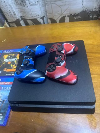 PS4 (PlayStation 4) con 2 mandos