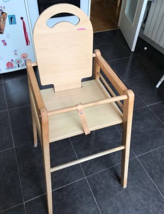 Trona de madera para bebé