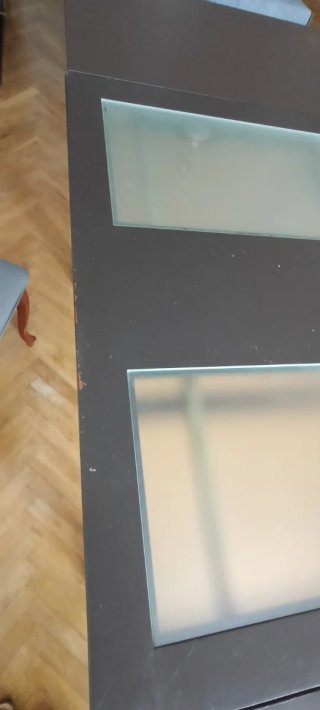 Mesa de comedor de madera y cristal