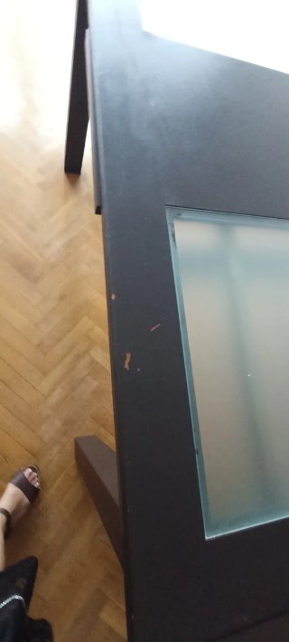 Mesa de comedor de madera y cristal