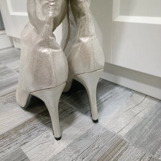 Botas de tacón plateadas