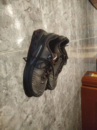 Zapatillas Nike Negras y Rojas