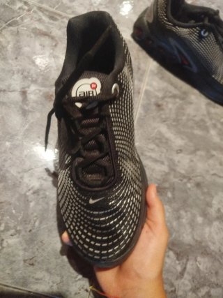 Zapatillas Nike Negras y Rojas
