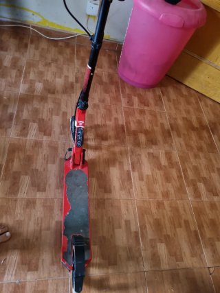 Patinete rojo