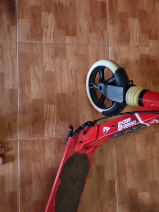Patinete rojo