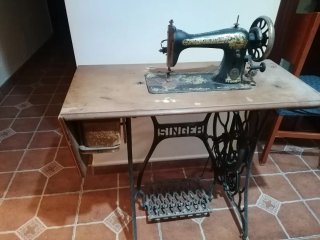 Máquina de coser antigua Singer
