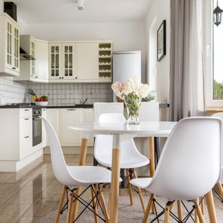 Tavolo da Pranzo Rotondo Bianco in Legno 80 x 75cm