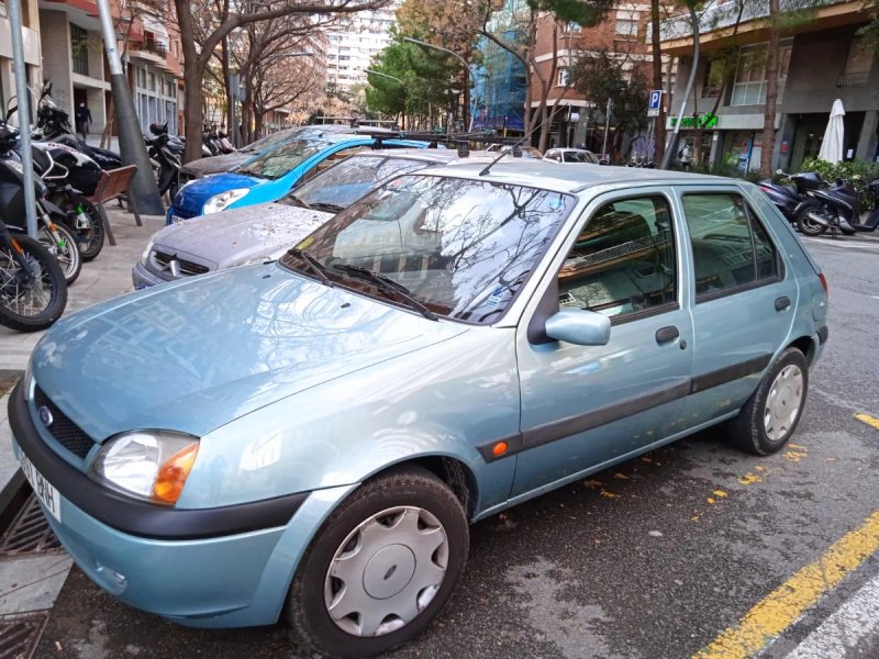 Ford Fiesta 1999 - foto 1