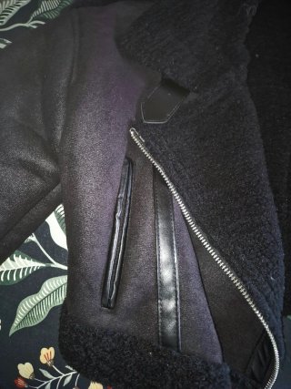 Cazadora biker corta borreguito negra