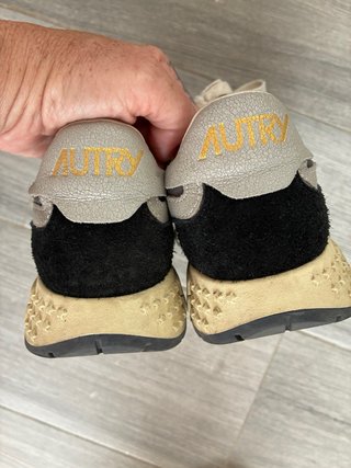 Zapatillas Autry Negras y Grises