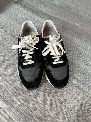 Zapatillas Autry Negras y Grises