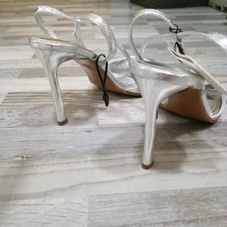 Sandalias tacón Zara plateadas talla 42