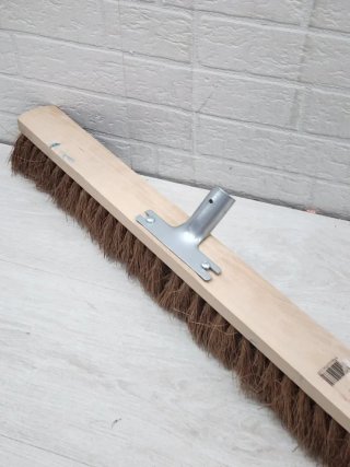 Escoba coco madera 60 cm