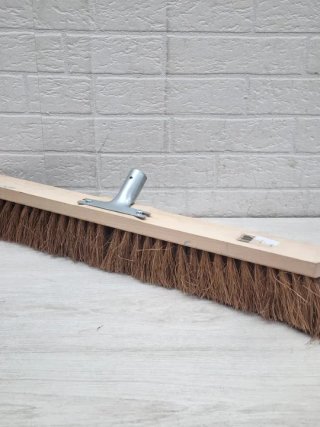 Escoba coco madera 60 cm