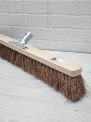 Escoba coco madera 60 cm