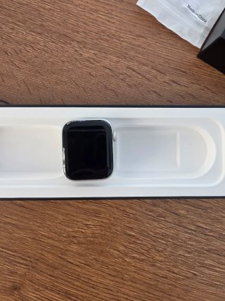 iPhone 15 Pro Max + Apple Watch Nike+ Series 4