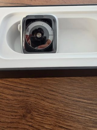 iPhone 15 Pro Max + Apple Watch Nike+ Series 4