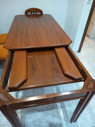Mesa de comedor con 6 sillas y muebles