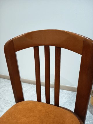 Mesa de comedor con 6 sillas y muebles