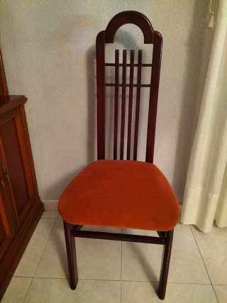 Juego de 4 sillas de madera y terciopelo
