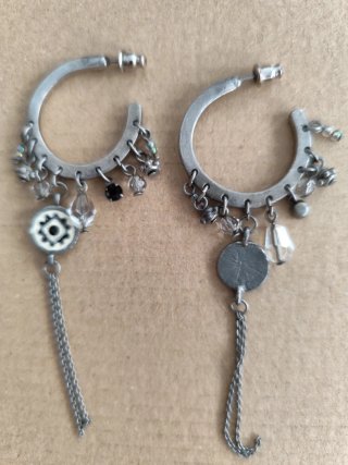 Pendientes vintage plateados y negros