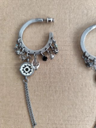 Pendientes vintage plateados y negros