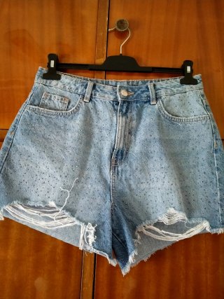 Conjunto Top Amarillo y Shorts Vaqueros