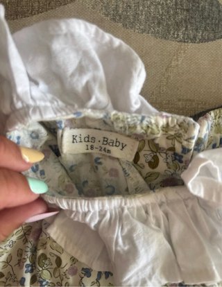 Pelele floral con cuello volante