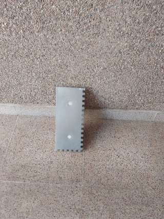 Llana para alicatar material construcción