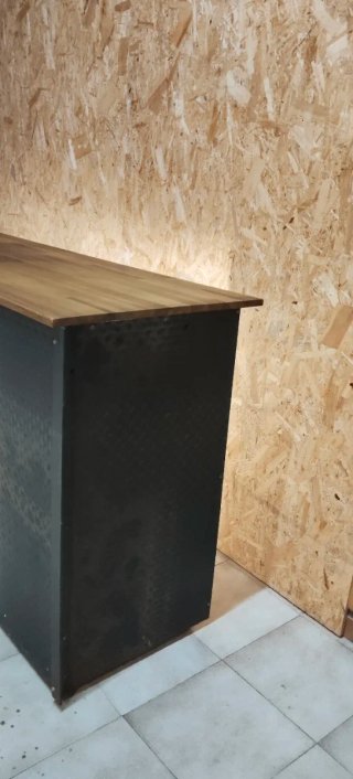 Mostrador con expositor de madera, metal y cristal