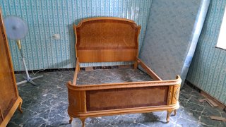 Coleccion de muebles antiguos  de madera tallada.