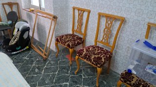 Coleccion de muebles antiguos  de madera tallada.
