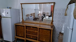 Coleccion de muebles antiguos  de madera tallada.