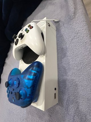 Xbox Series S Blanca + 2 Controles