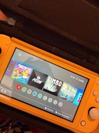 VENDO NINTENDO SWITCH LITE + FUNDA