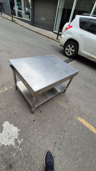 Mesa de acero inoxidable