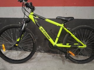 Bicicleta infantil Btwin color verde