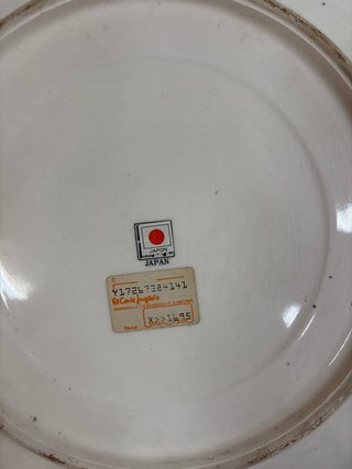 Plato de porcelana decorado con pájaros