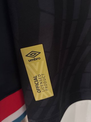 Camiseta Umbro Olimpia Negra Manga Larga