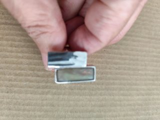 Anillo plateado con piedra rectangular